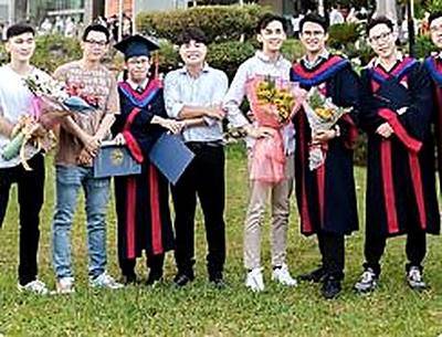 Ngày tốt nghiệp cùng bạn học.